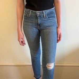 Levi’s 711 Medium-Wash Size 28 Distressed Skinny Jeans